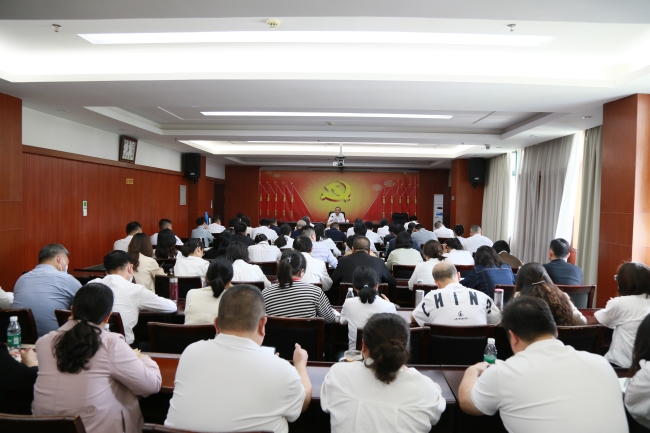 图为读书班开班式现场 